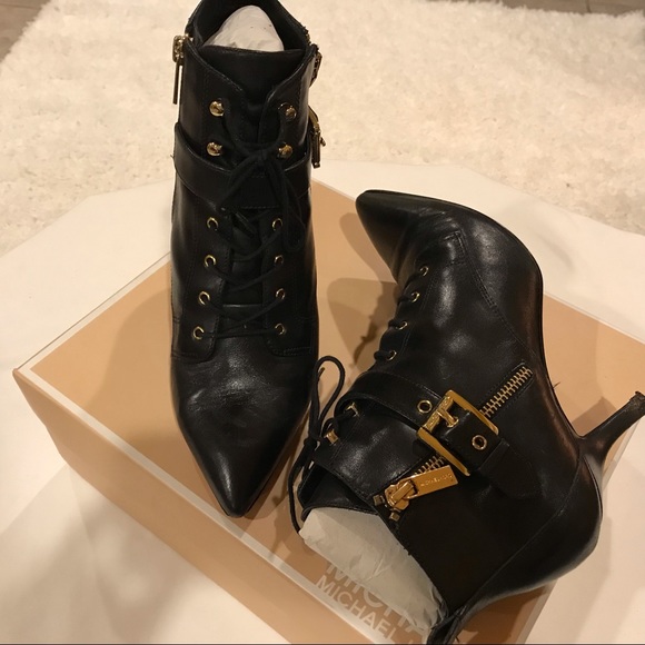 Micheal Kors heel booties - Picture 2 of 4